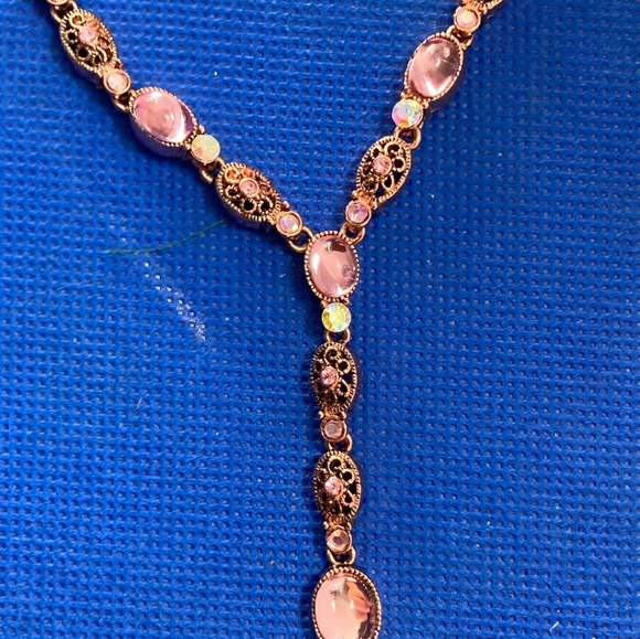 AVON Pink Necklace & Earring Set - Picture 4 of 12